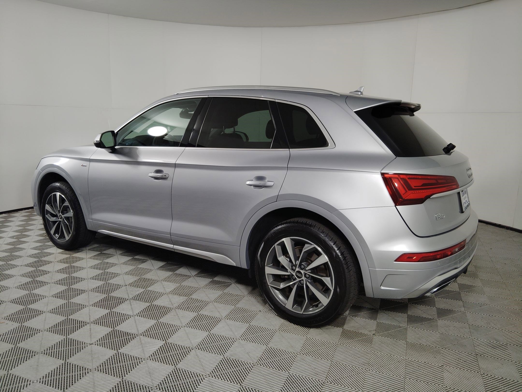 Used 2022 Audi Q5 2.0T Premium Plus w/ Premium Plus Package image 3
