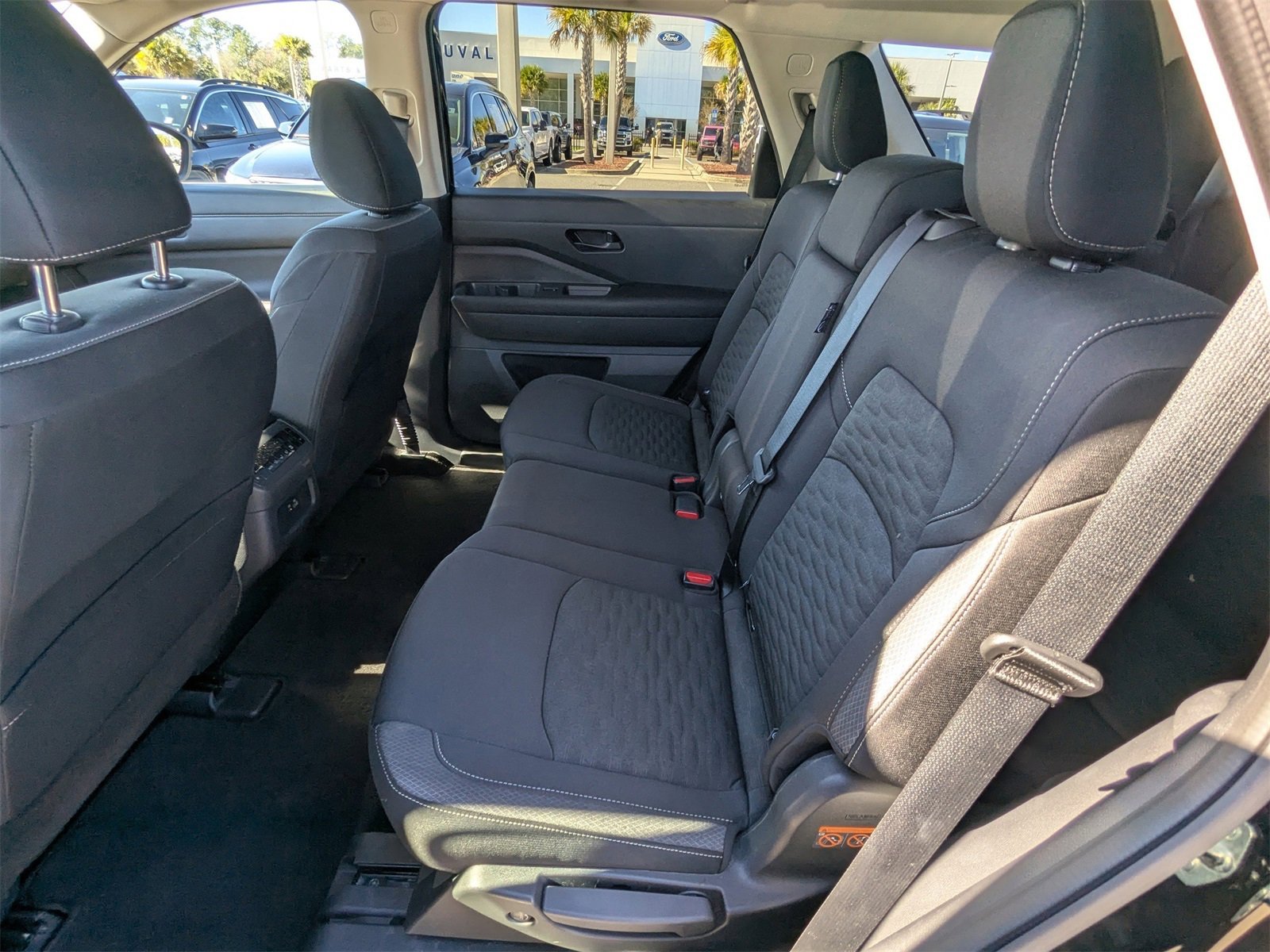 Used 2025 Nissan Pathfinder SV image 15