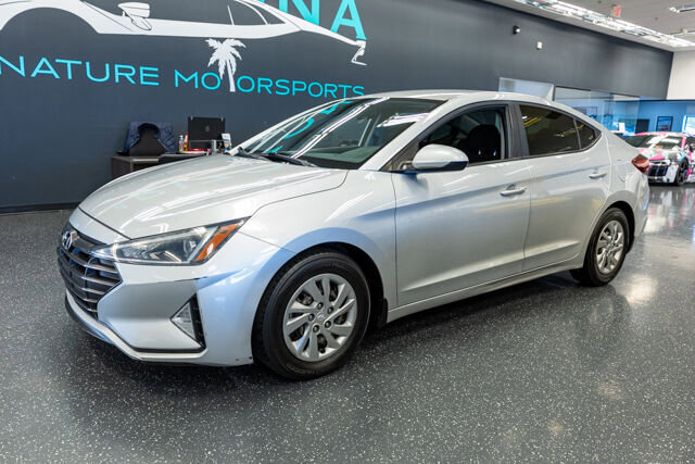 Used 2019 Hyundai Elantra SE w/ Winter Weather Package image 2