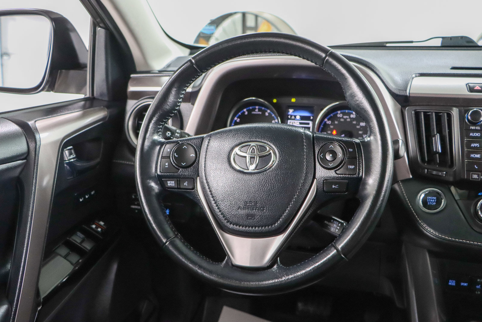 Used 2018 Toyota RAV4 Limited FWD image 12