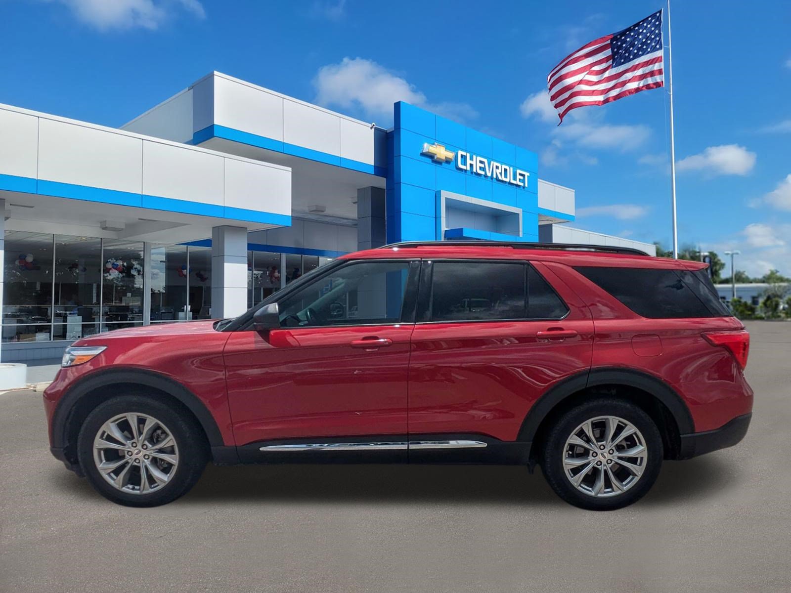 Used 2023 Ford Explorer XLT w/ Equipment Group 202A RWD image 6