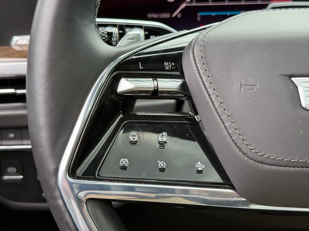 Certified 2025 Cadillac Escalade Premium Luxury Platinum w/ LPO, Floor Liner Package AWD/4WD image 29