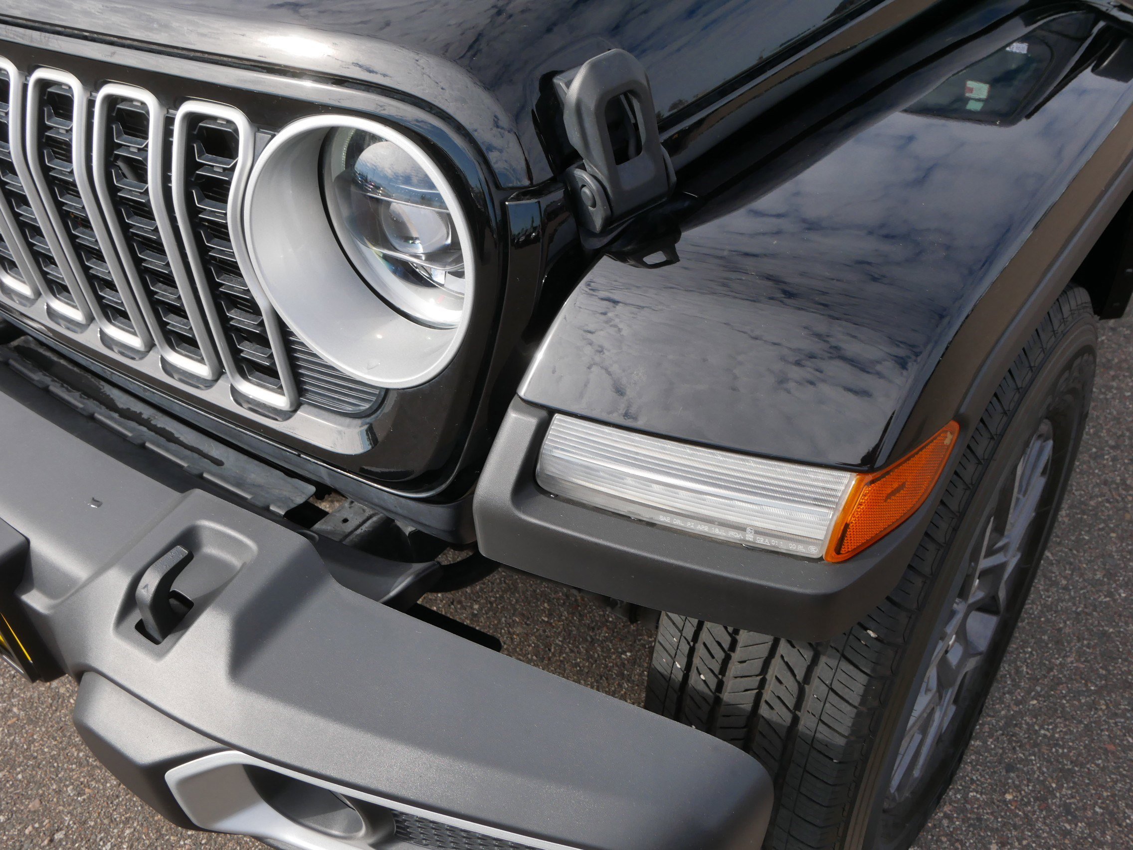 Used 2024 Jeep Wrangler Sahara image 15
