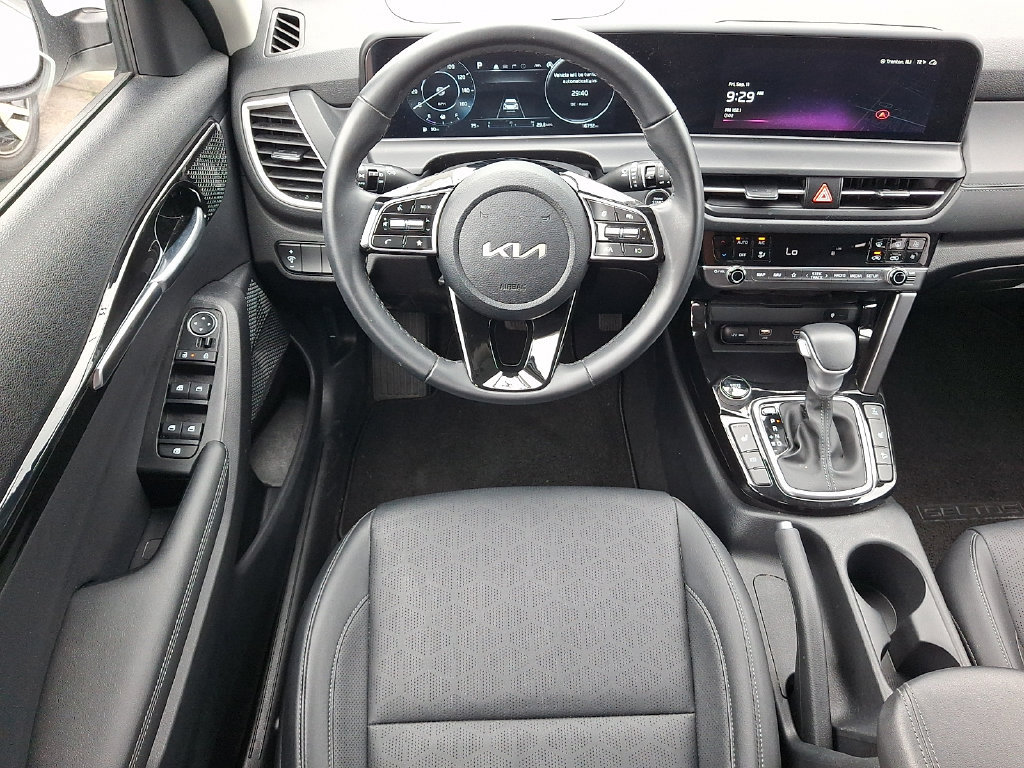 Used 2024 Kia Seltos EX AWD/4WD image 2