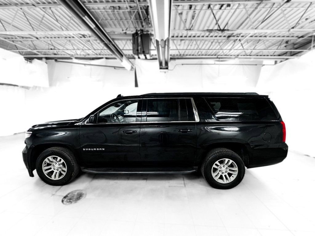 Used 2017 Chevrolet Suburban LT image 2