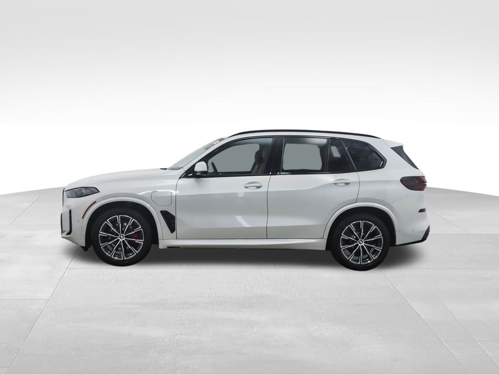New 2026 BMW X5 xDrive50e w/ Executive Package image 2