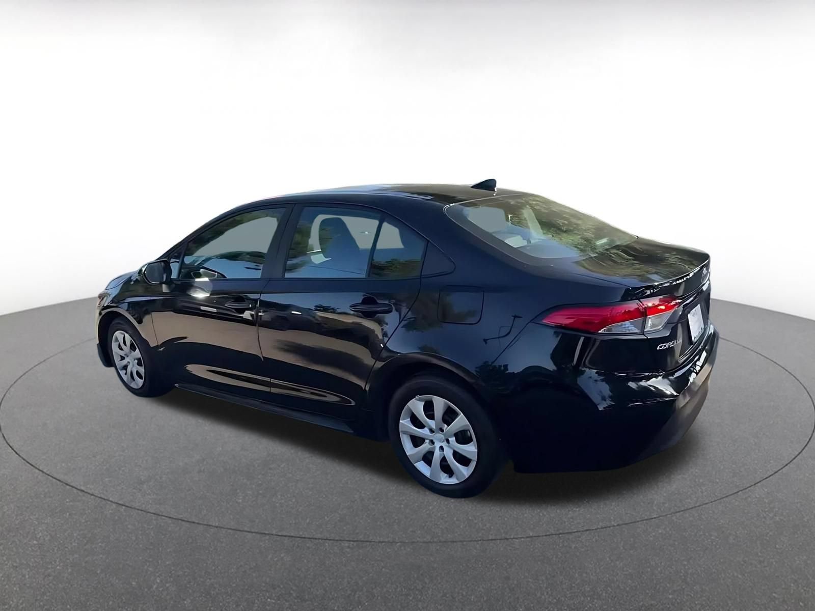 Used 2025 Toyota Corolla LE FWD image 8