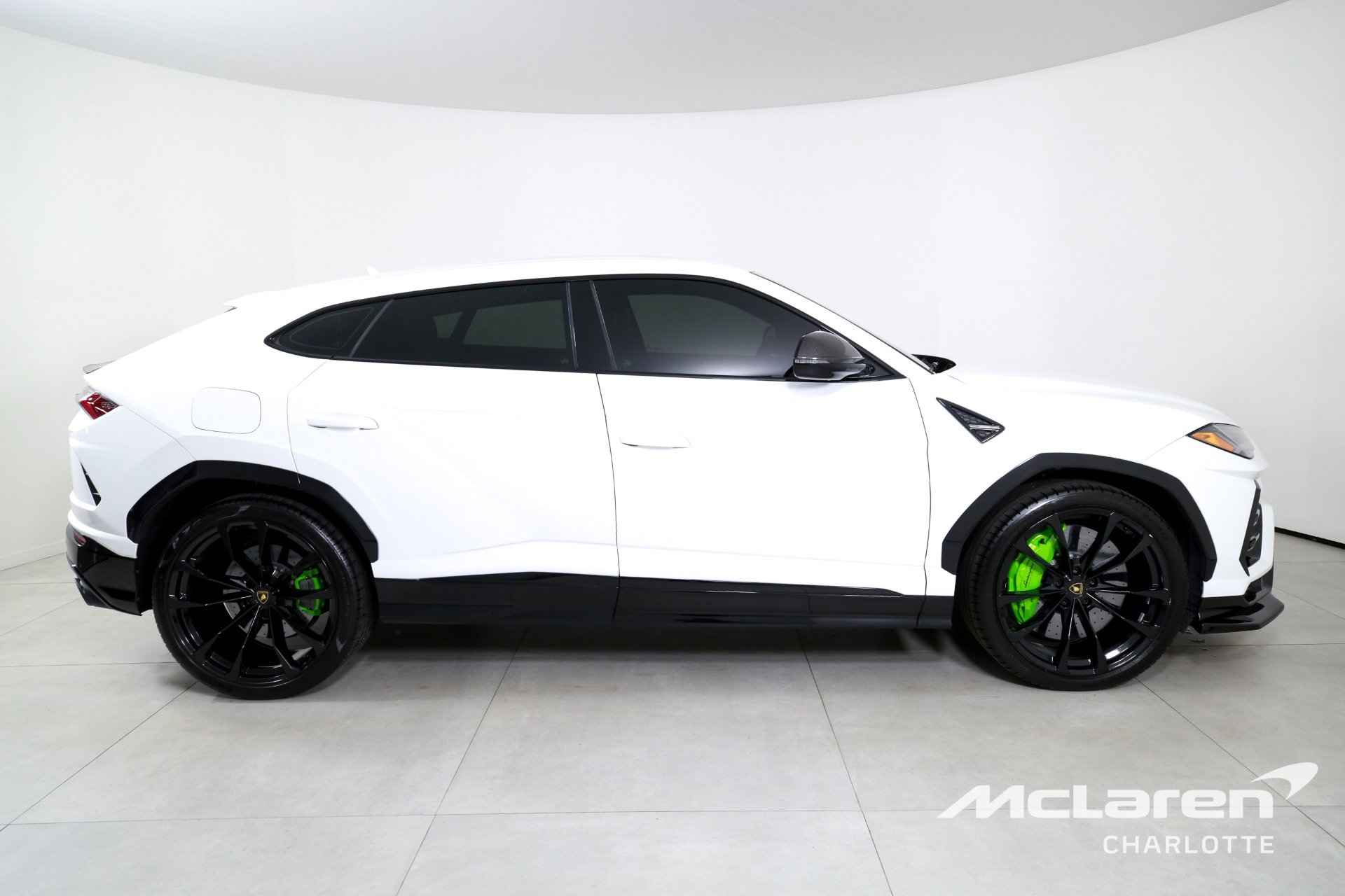 Used 2022 Lamborghini Urus AWD/4WD image 9