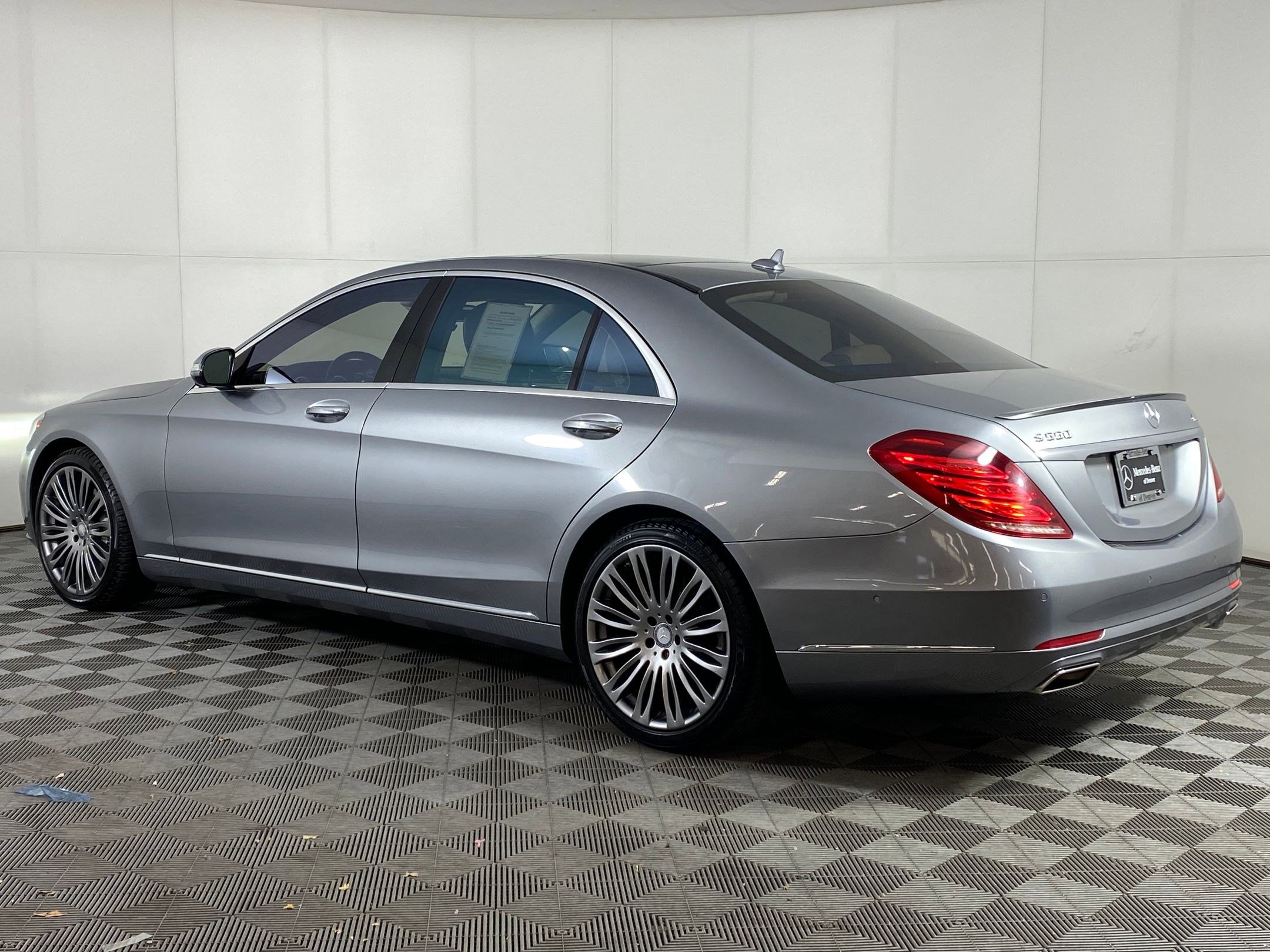 Used 2015 Mercedes-Benz S 550 4MATIC Sedan image 3