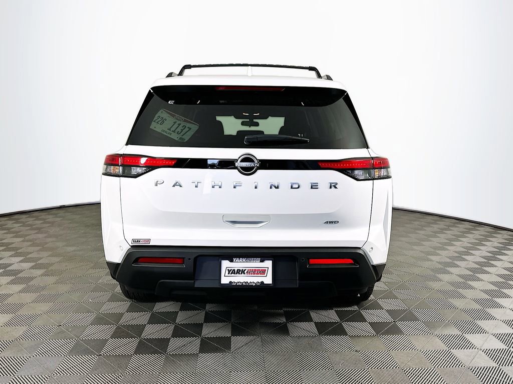 New 2025 Nissan Pathfinder SV image 9