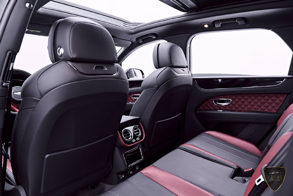 Used 2024 Bentley Bentayga AWD/4WD image 46