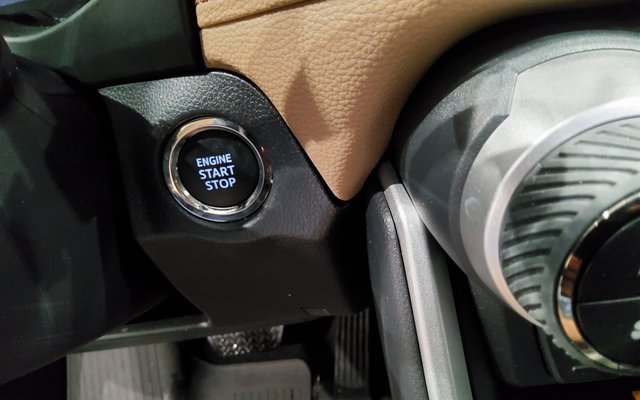 Used 2025 Toyota RAV4 XLE Premium image 32