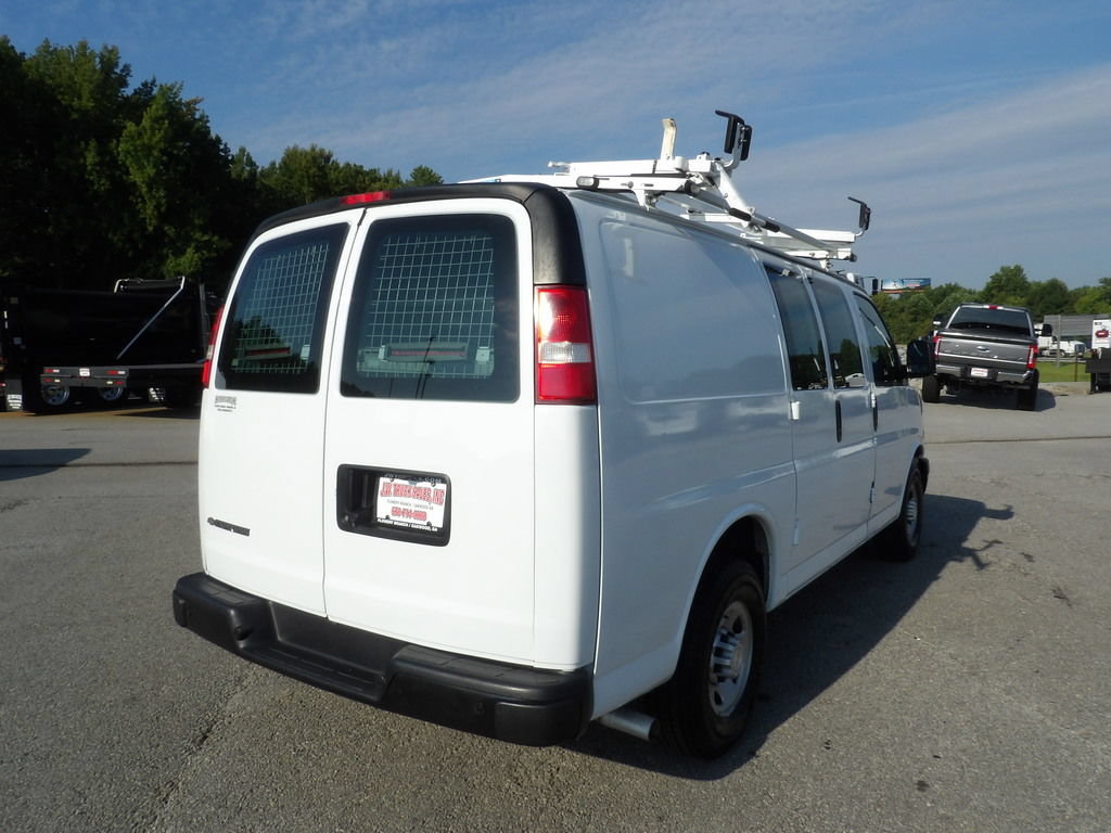 Used 2018 Chevrolet Express 2500 w/ Driver Convenience Package RWD image 7