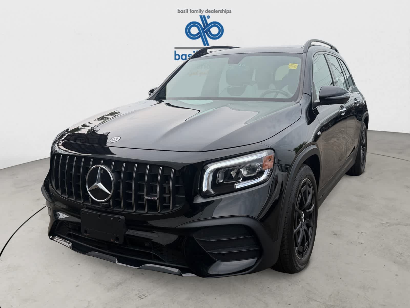Used 2023 Mercedes-Benz GLB 35 AMG 4MATIC image 2