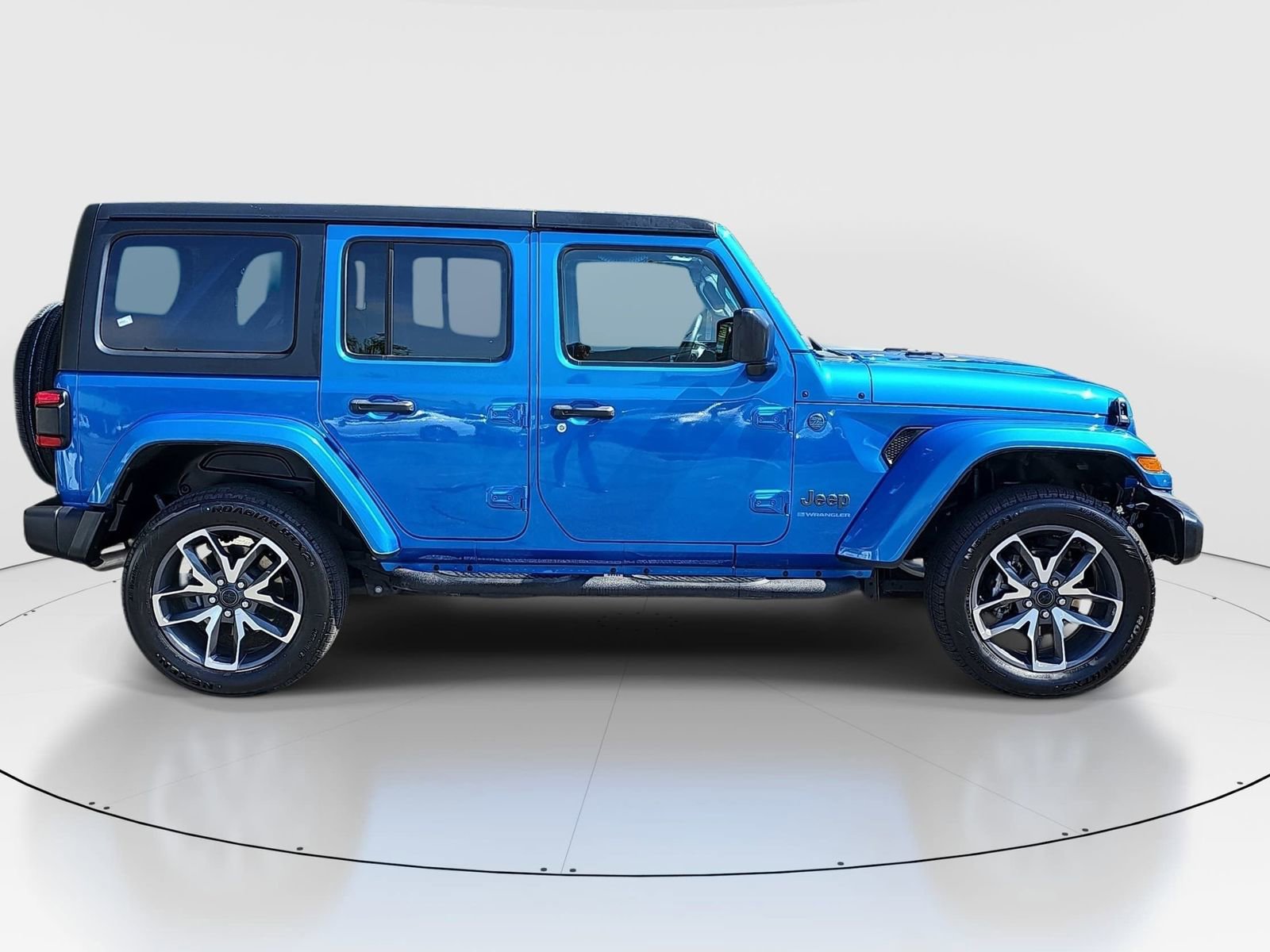Used 2024 Jeep Wrangler Unlimited w/ Convenience Group AWD/4WD image 4