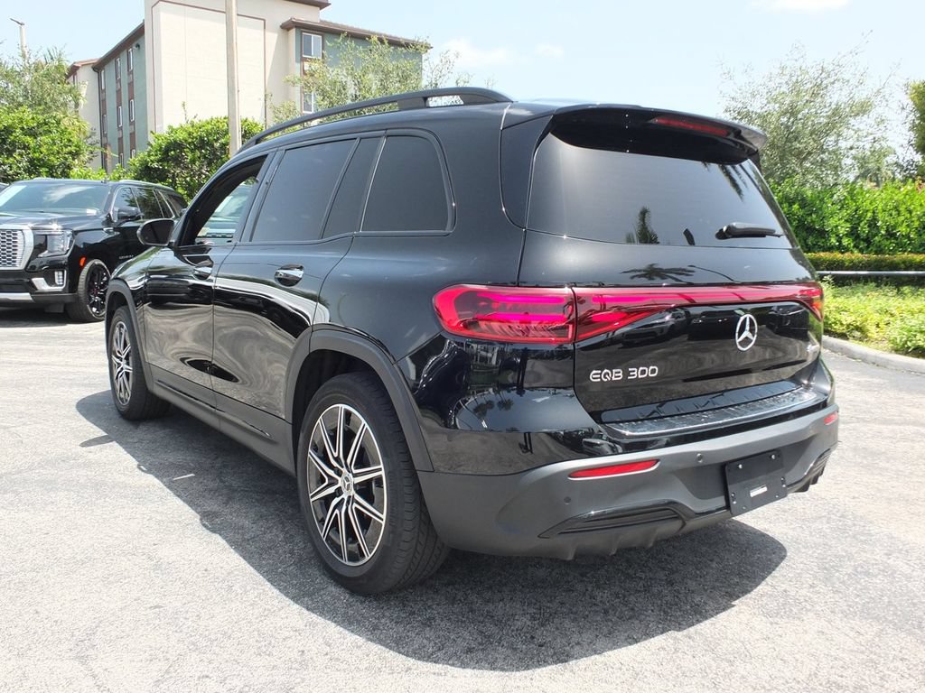 Used 2024 Mercedes-Benz EQB 300 4MATIC image 10