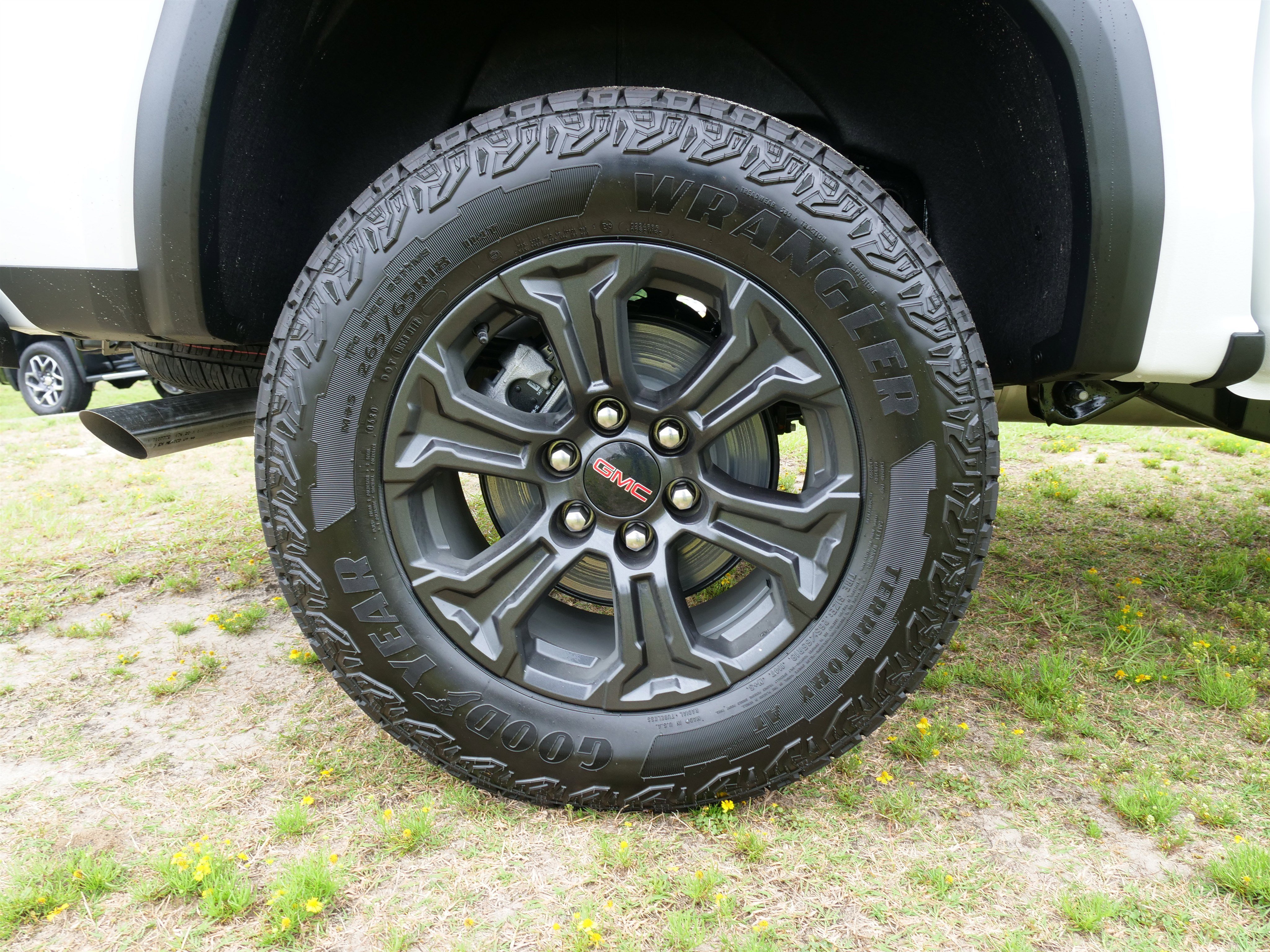 New 2025 GMC Canyon Elevation w/ Convenience Package image 12