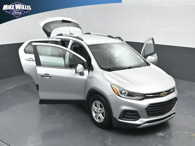 Used 2018 Chevrolet Trax LT w/ LT Convenience Package FWD image 25