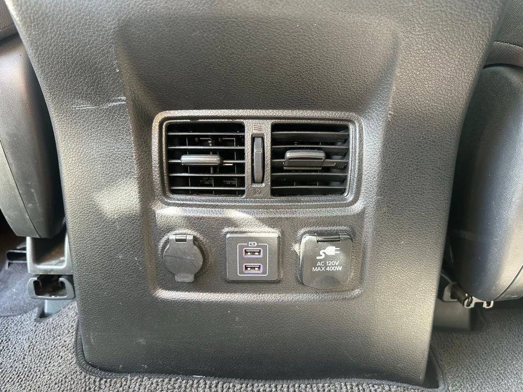 Used 2021 Nissan Titan SV w/ SV Convenience Package image 26