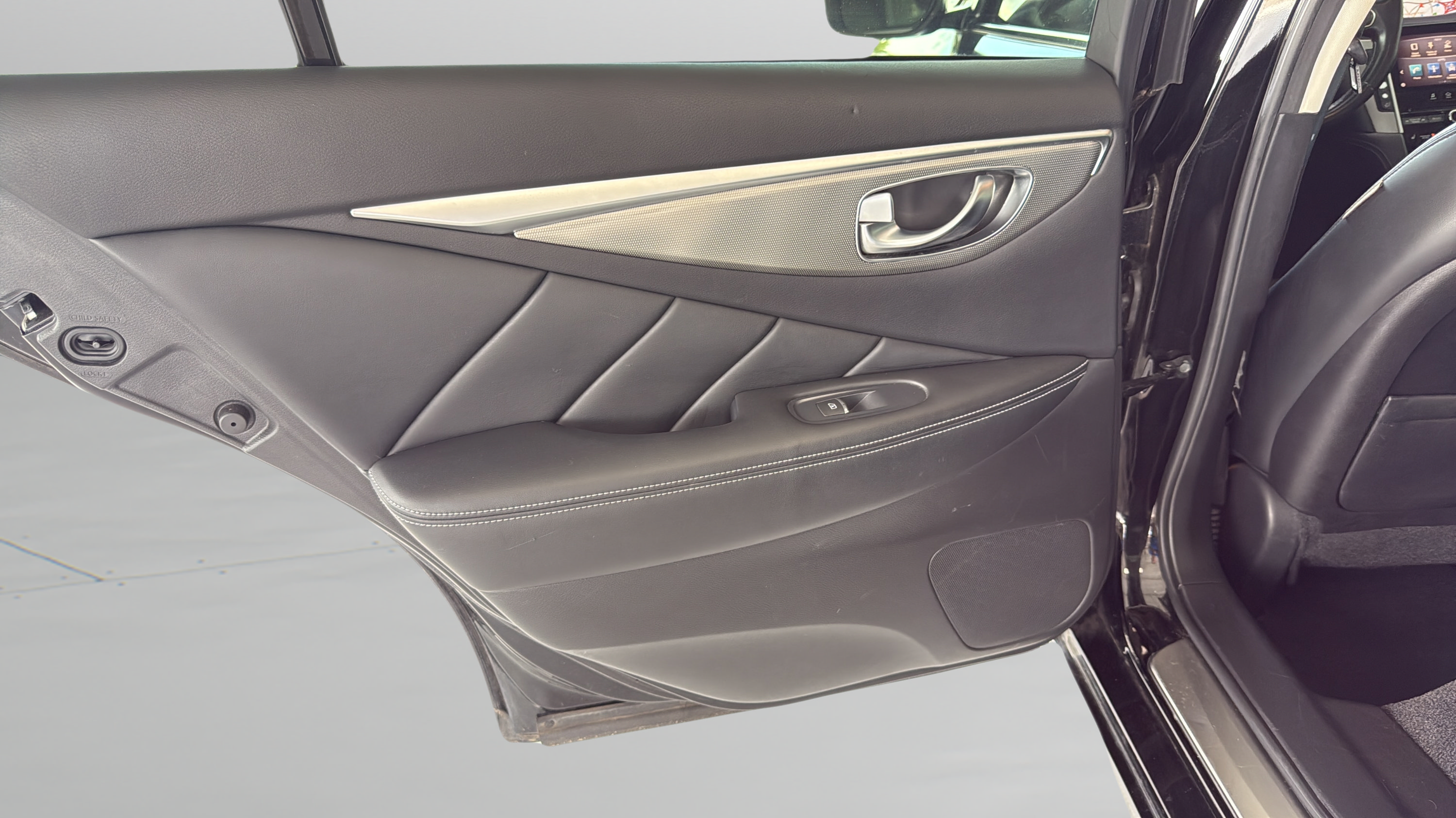 Used 2015 INFINITI Q50 Premium w/ Navigation Package RWD image 18