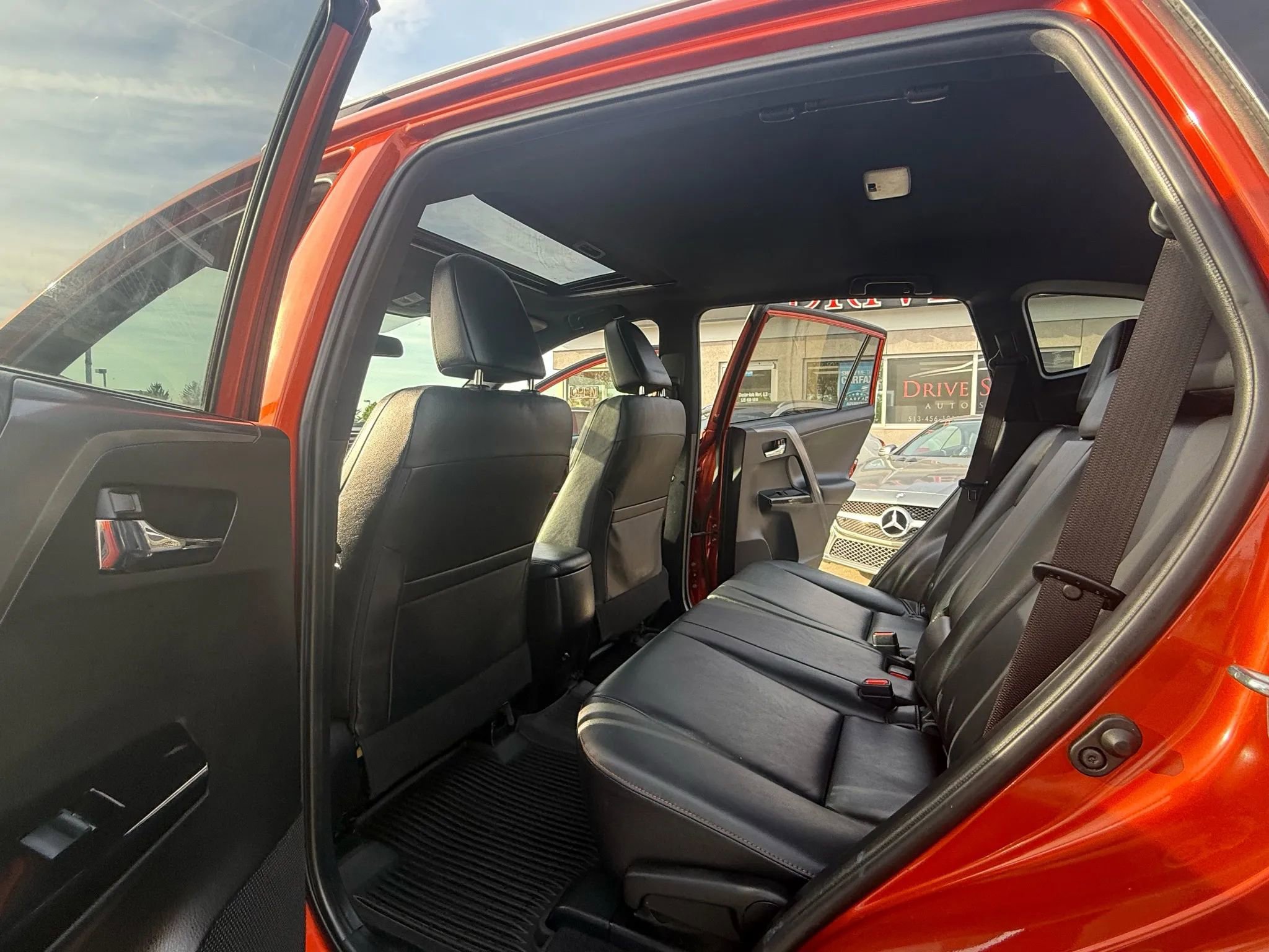 Used 2016 Toyota RAV4 SE image 10