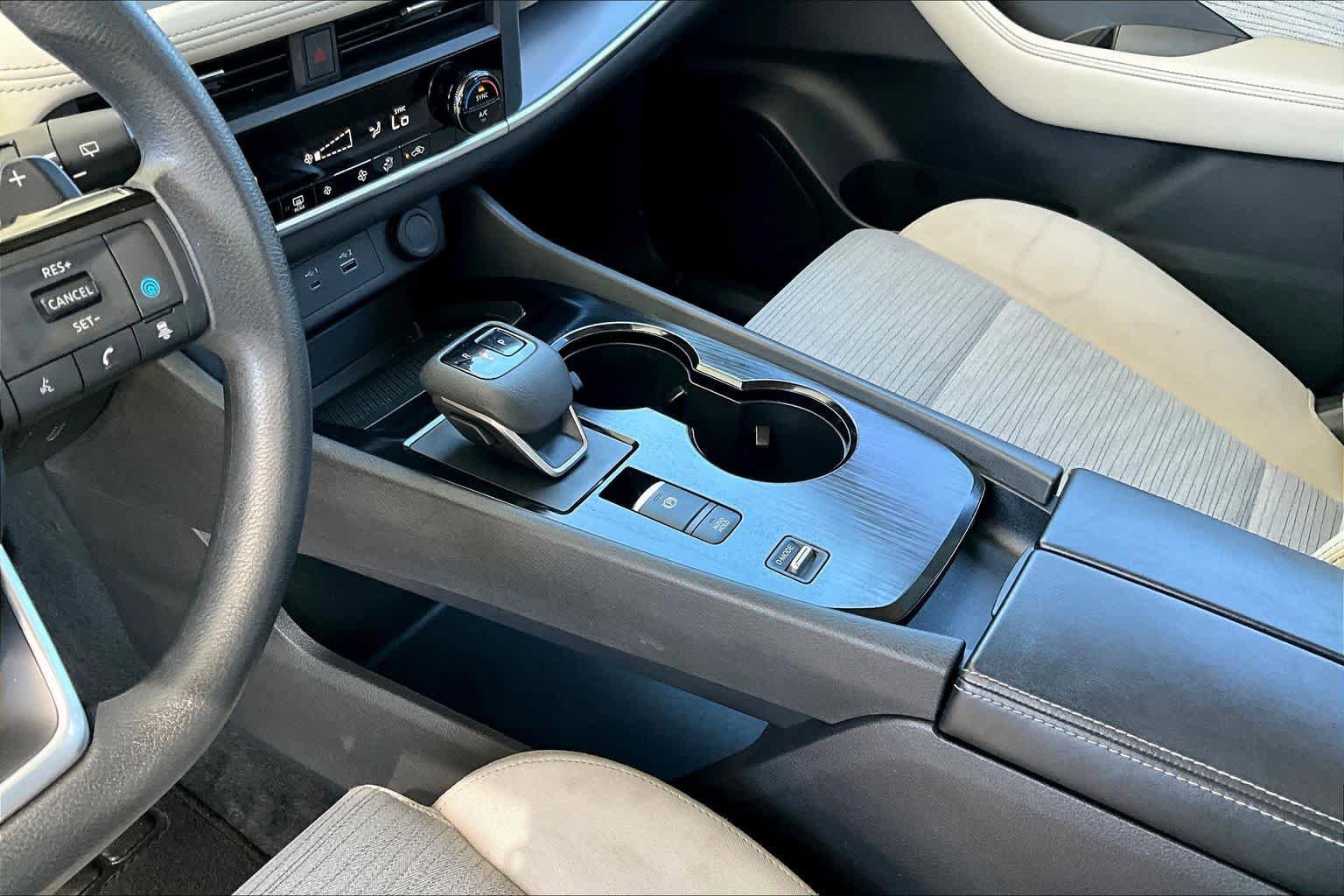Used 2023 Nissan Rogue SV FWD image 17