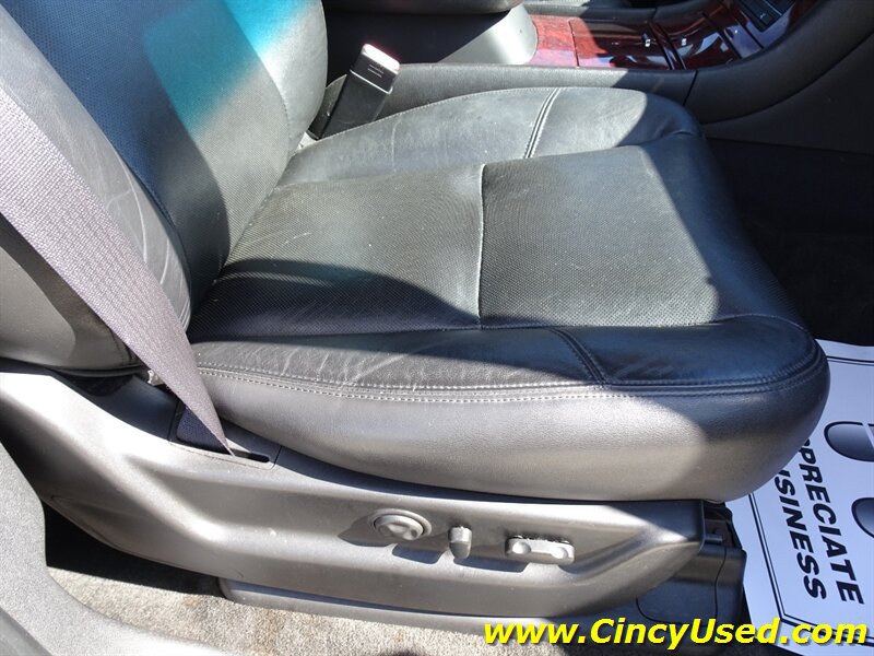 Used 2012 Cadillac Escalade ESV Luxury AWD/4WD image 31