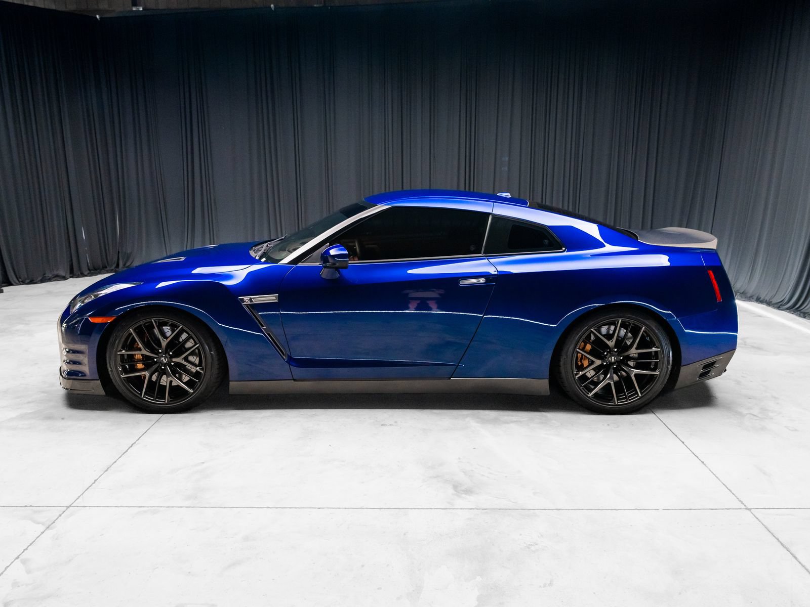 Used 2013 Nissan GT-R Black Edition AWD/4WD image 12