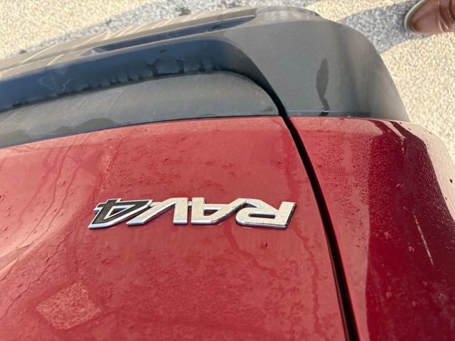 Used 2024 Toyota RAV4 LE AWD/4WD image 10