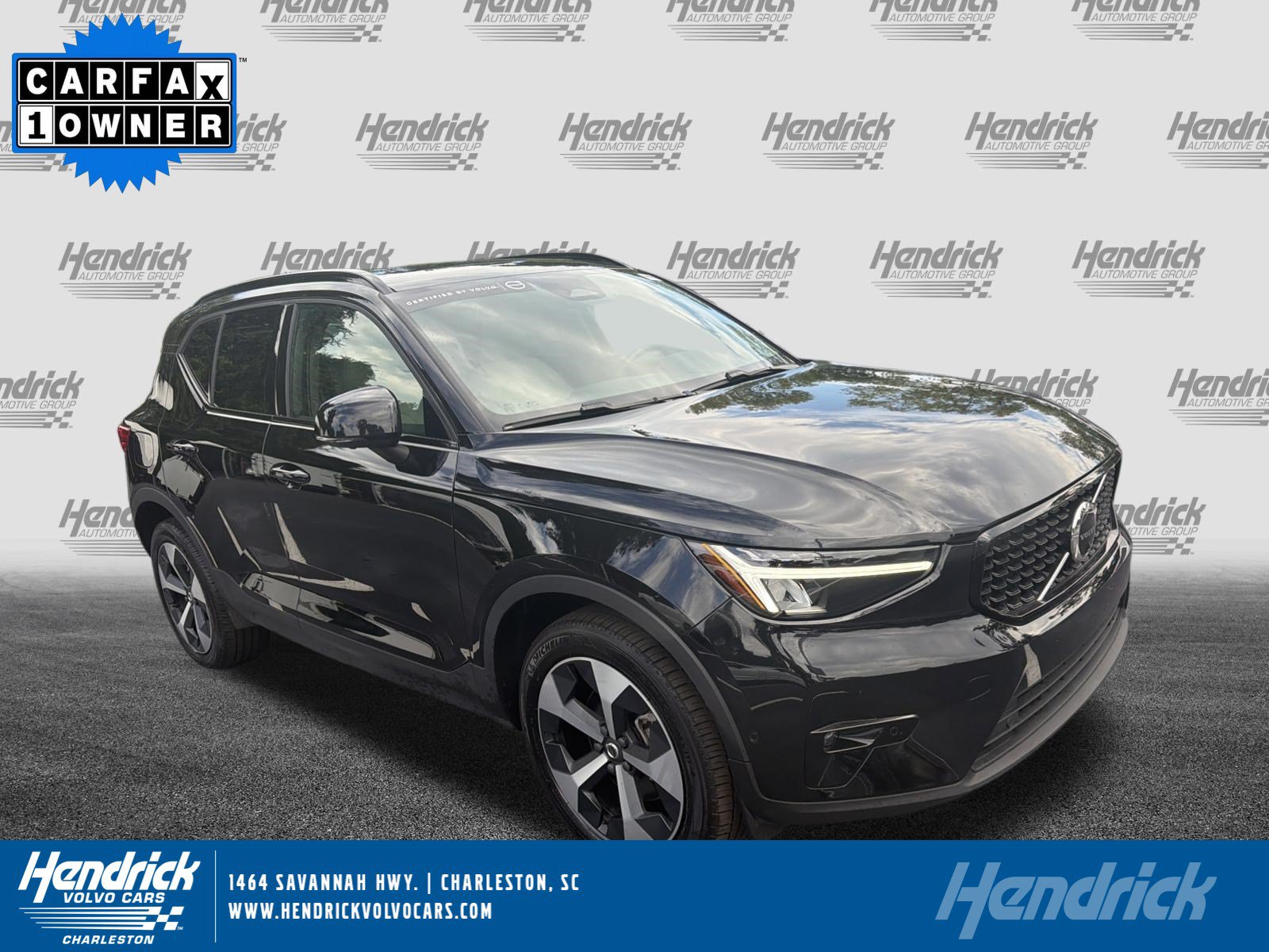 Certified 2025 Volvo XC40 B5 Plus AWD/4WD image 1