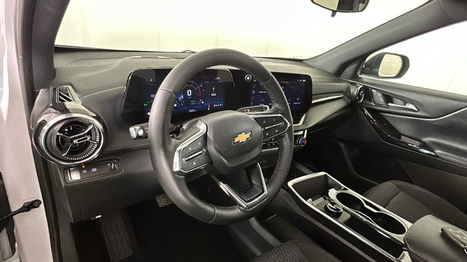 Used 2026 Chevrolet Equinox LT w/ LPO, Floor Liner Package FWD image 16