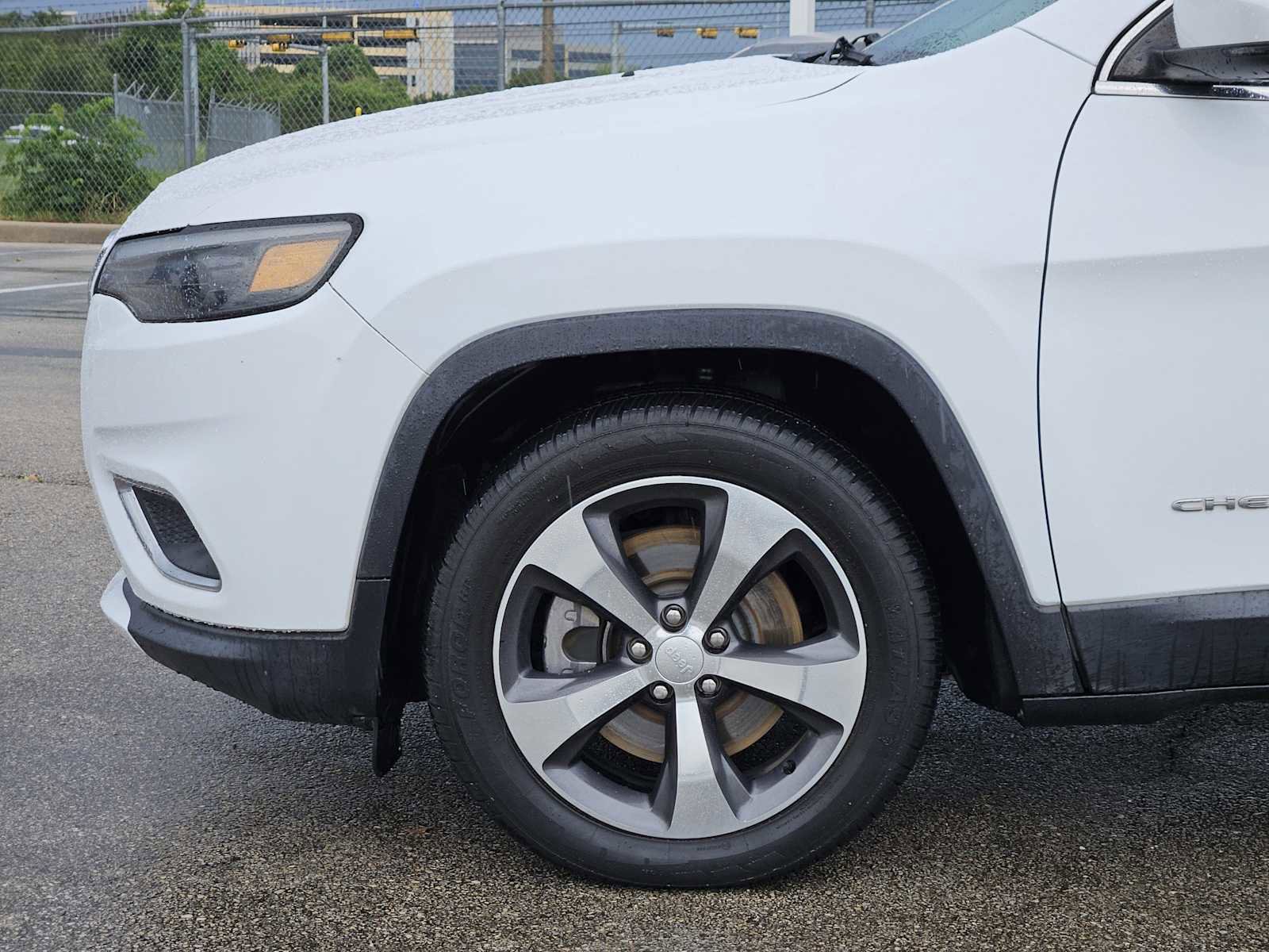 Used 2019 Jeep Cherokee Limited FWD image 8