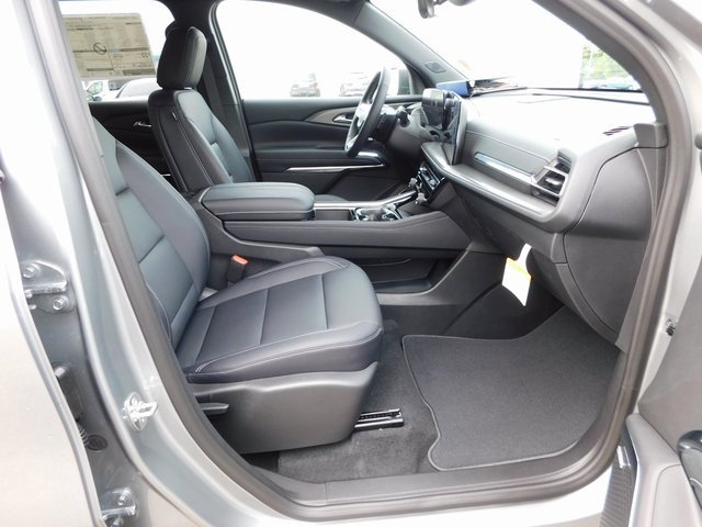 New 2026 Chevrolet Traverse LT w/ Enhanced Driving Package image 17