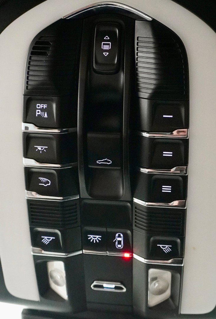 Used 2018 Porsche Macan AWD/4WD image 60