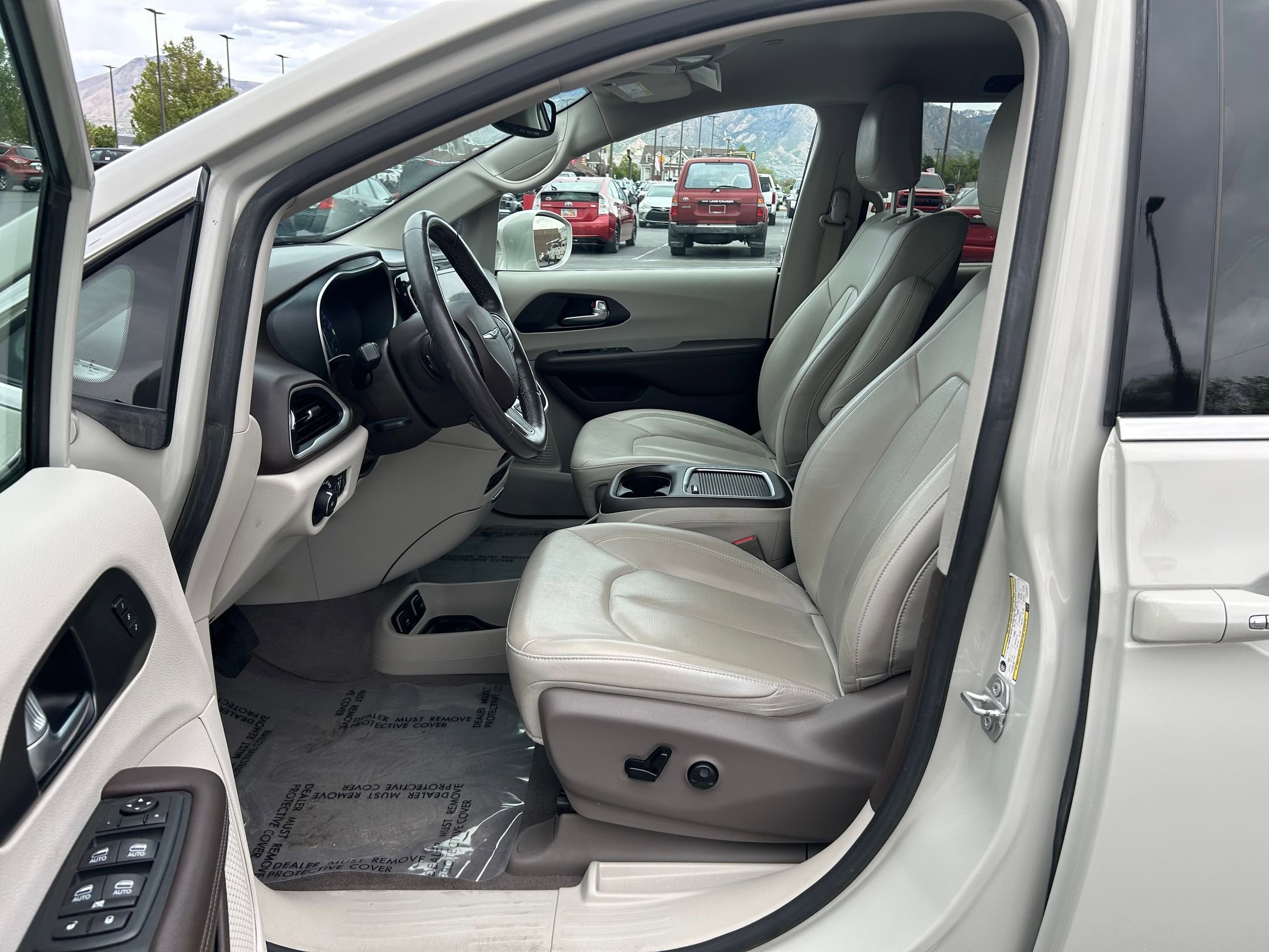 Used 2020 Chrysler Pacifica Touring-L Plus w/ Tire & Wheel Group image 12