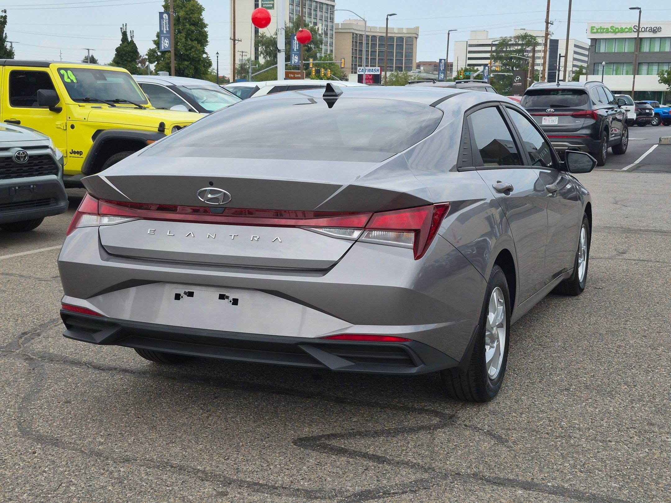 Used 2023 Hyundai Elantra SE FWD image 3