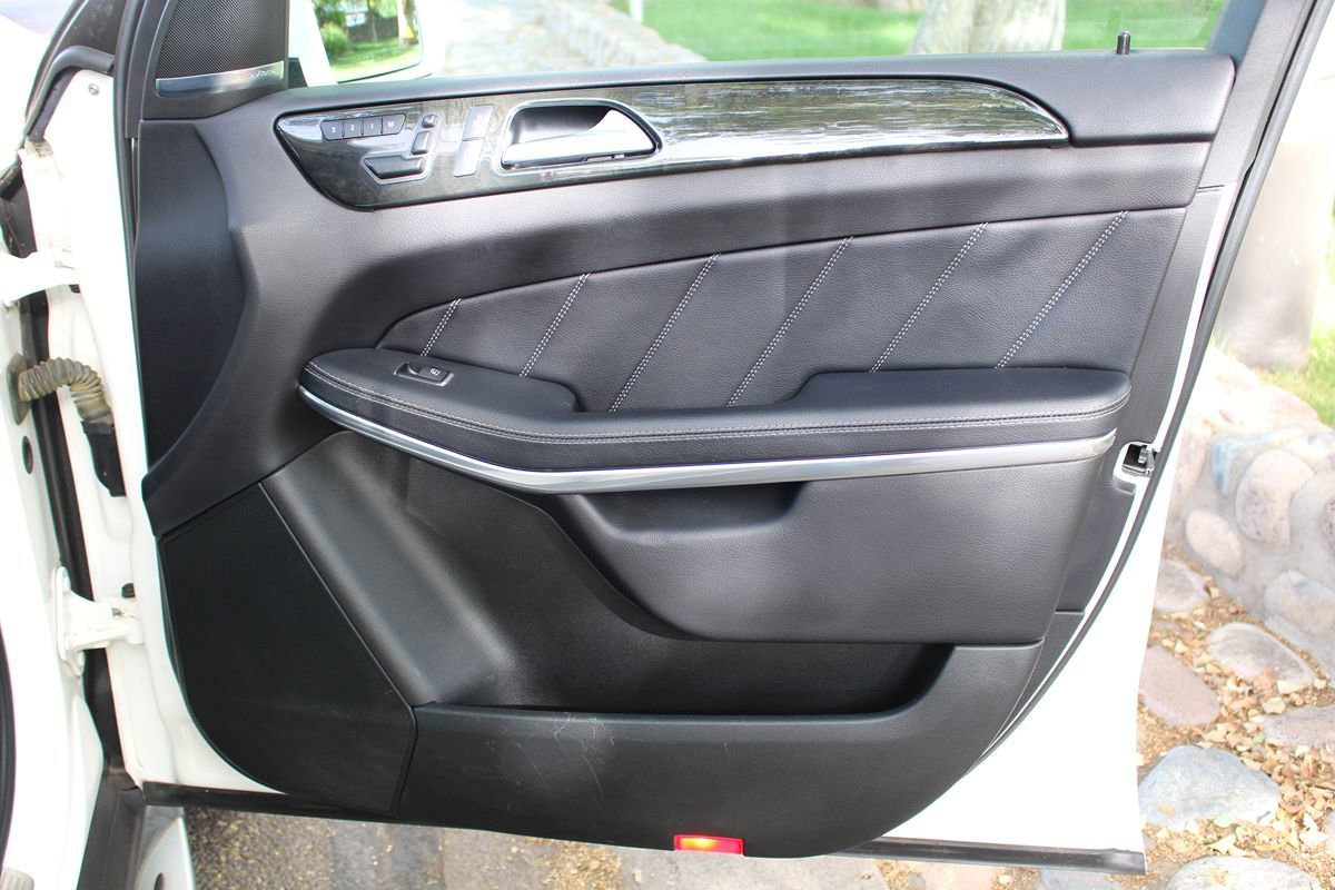 Used 2015 Mercedes-Benz GL 550 4MATIC image 23