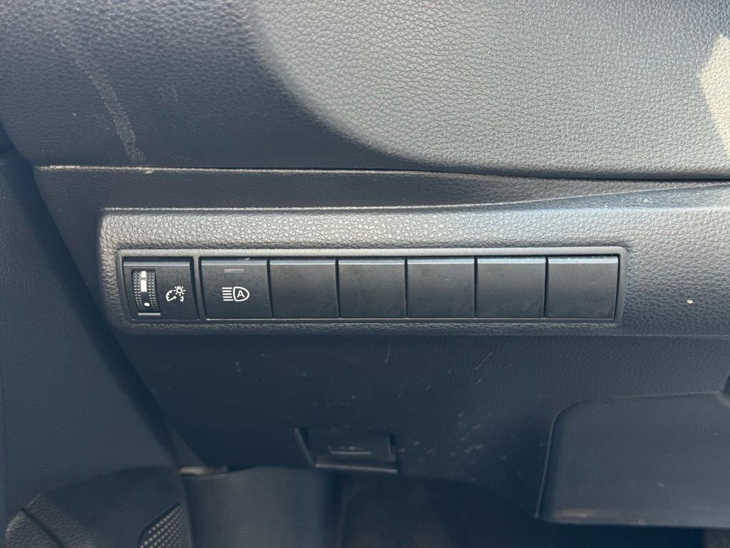 Certified 2025 Toyota Corolla LE image 28
