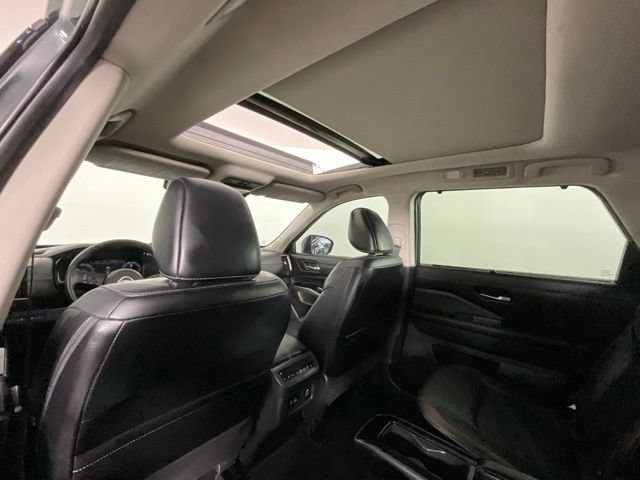 Used 2023 Nissan Pathfinder Platinum AWD/4WD image 18
