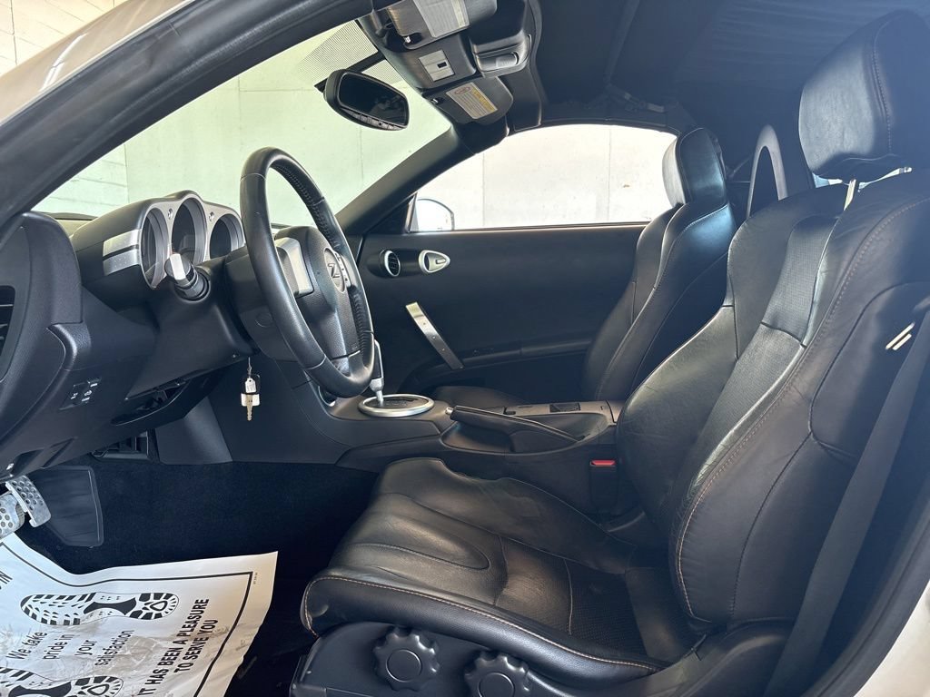 Used 2004 Nissan 350Z Touring RWD image 10