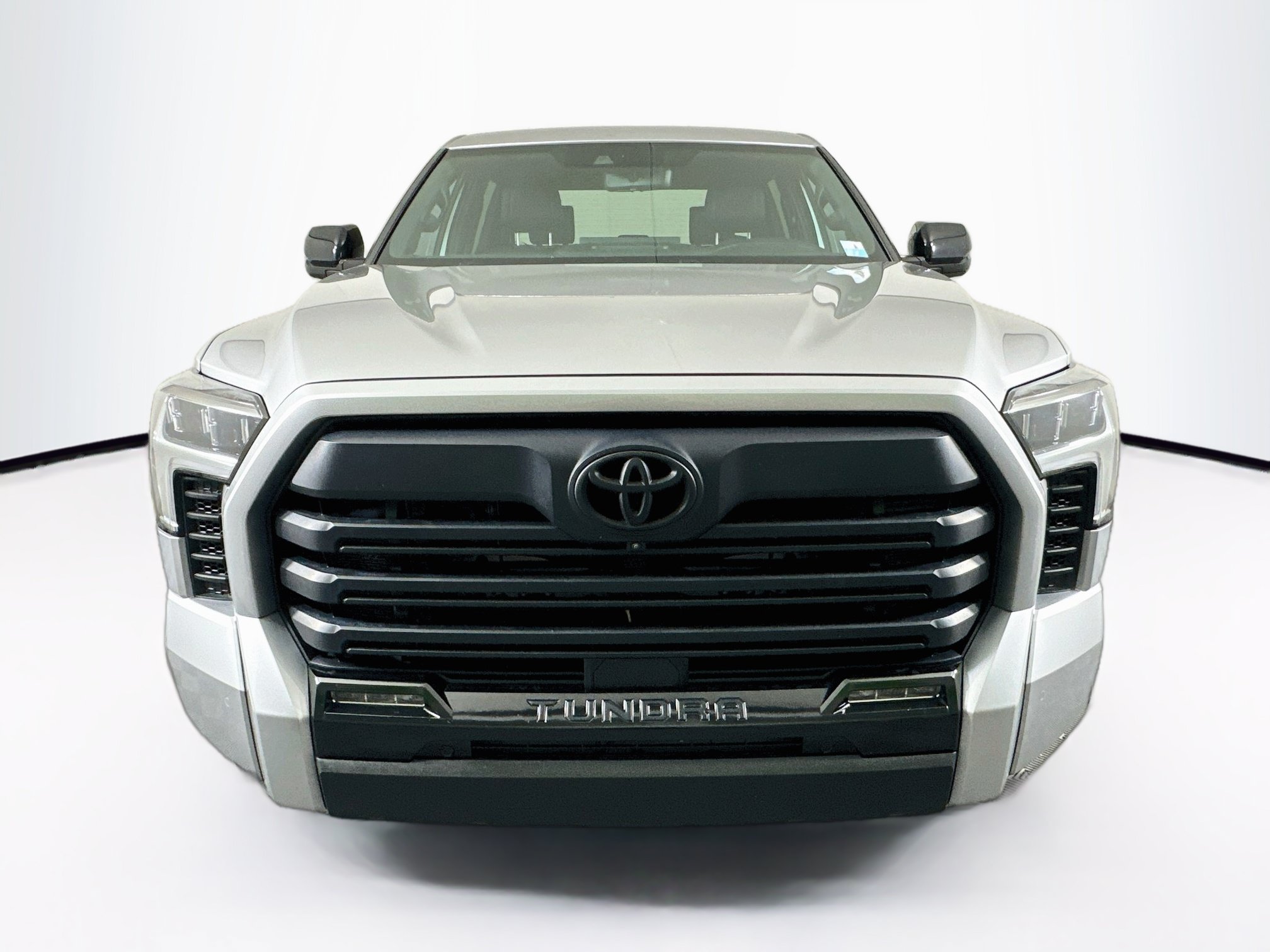 Used 2025 Toyota Tundra Limited AWD/4WD image 2