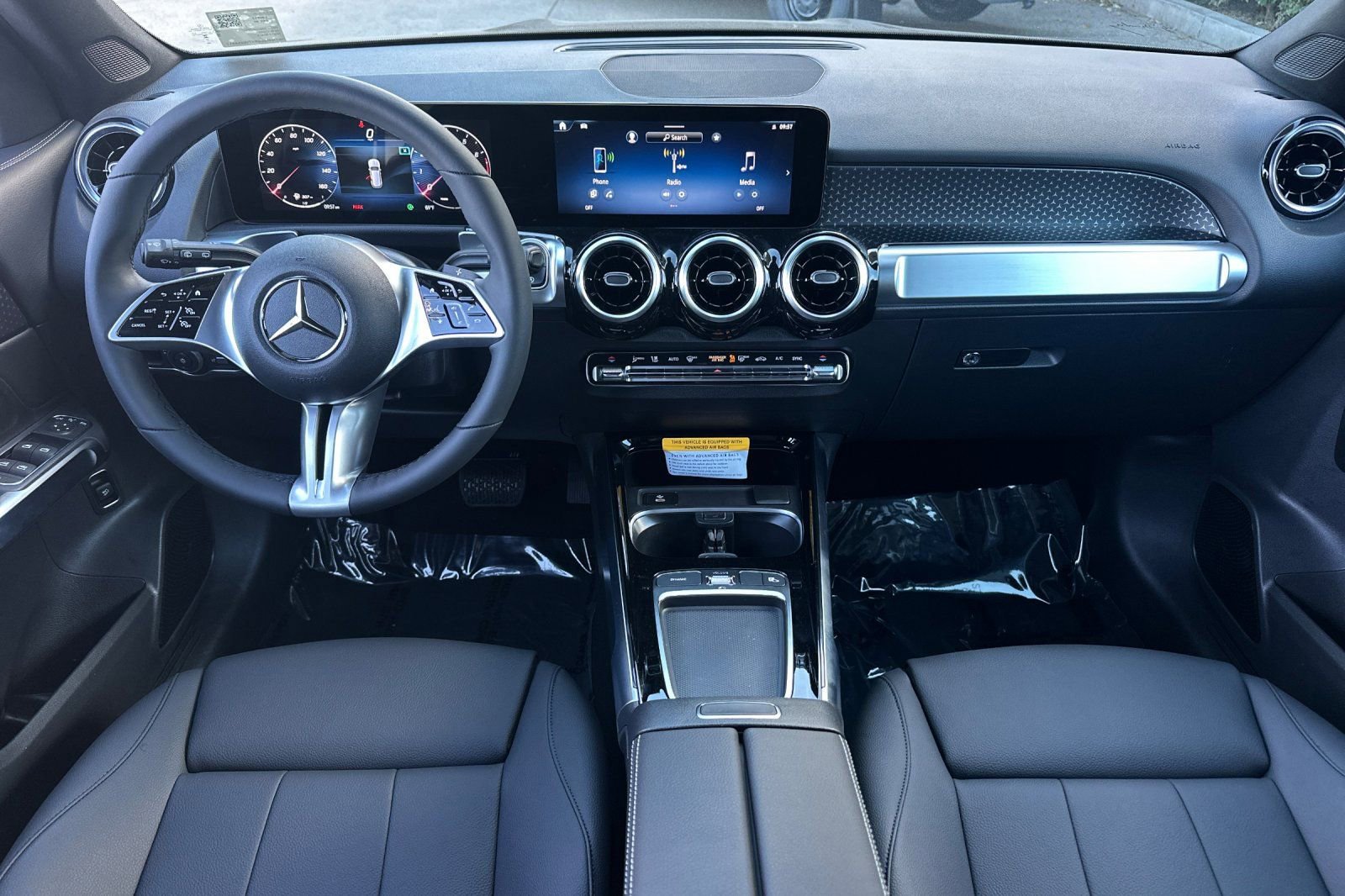 New 2026 Mercedes-Benz GLB 250 image 2