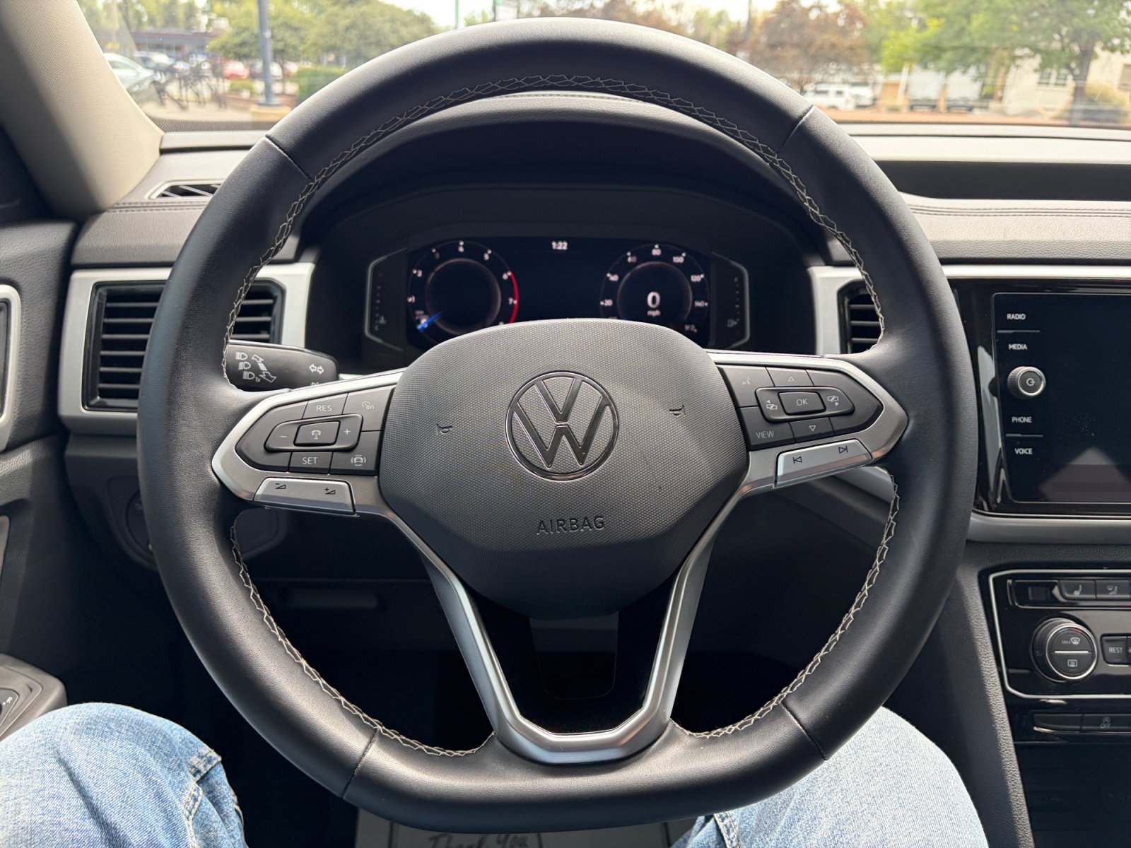 Used 2023 Volkswagen Atlas SE AWD/4WD image 9