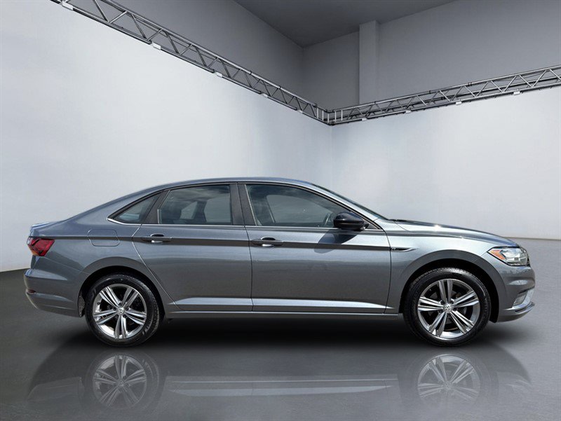 Used 2019 Volkswagen Jetta R-Line w/ R-Line Cold Weather Package FWD image 3