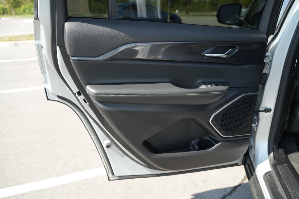 Used 2021 Jeep Grand Cherokee L Laredo RWD image 18