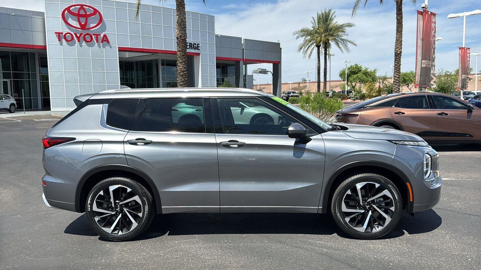 Used 2023 Mitsubishi Outlander SEL image 8
