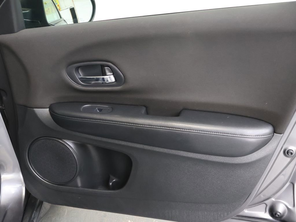 Used 2016 Honda HR-V LX image 12