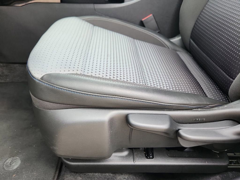 Used 2025 Chevrolet Trax LT w/ LT Convenience Package image 19