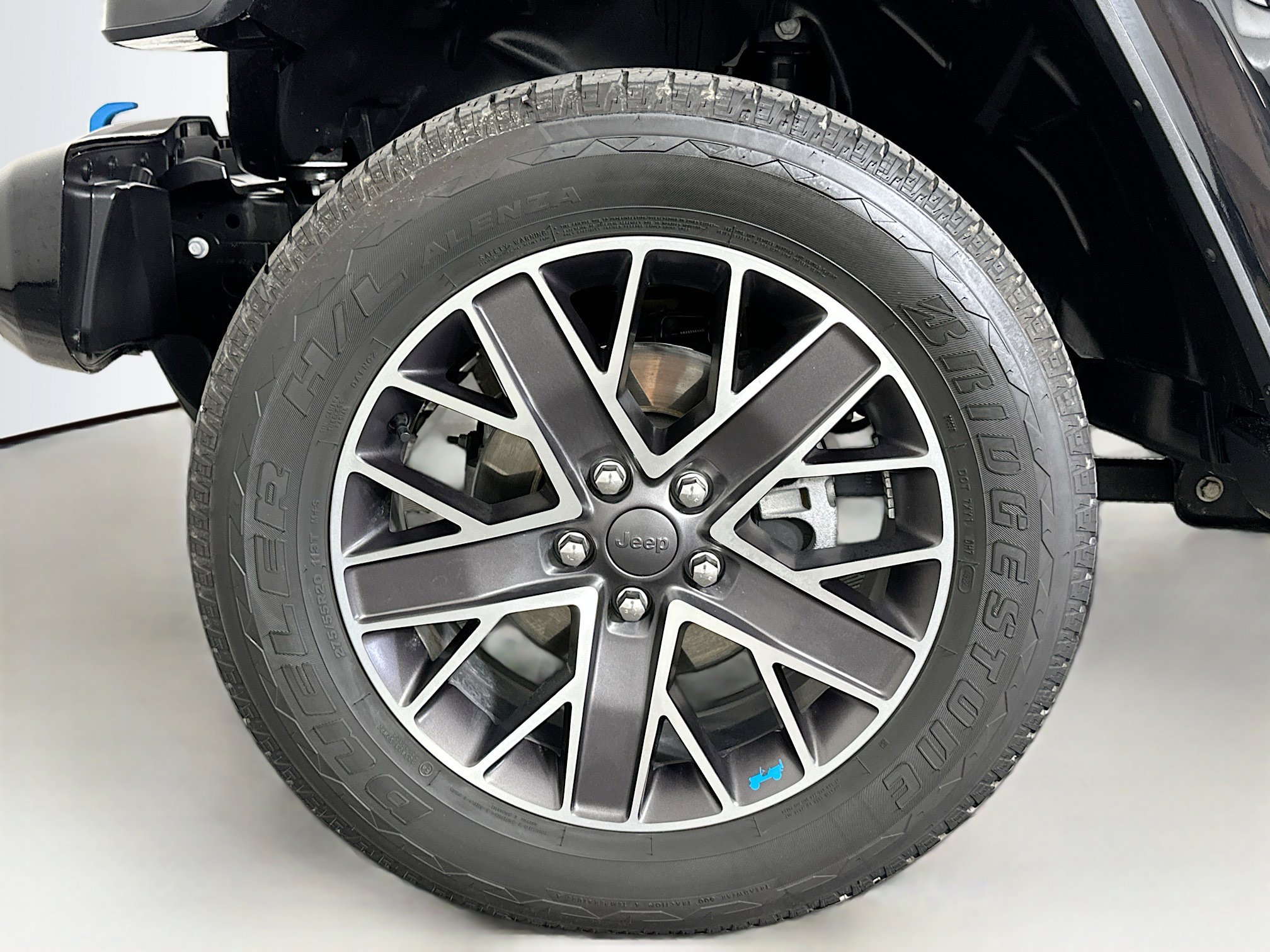 Used 2023 Jeep Wrangler Unlimited Sahara AWD/4WD image 11