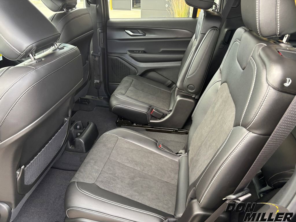 New 2025 Jeep Grand Cherokee L Laredo image 22